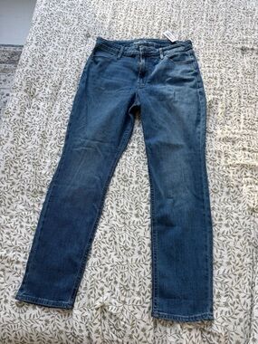 Old Navy Women's Straight-Leg Jeans in Medium Blue Wash